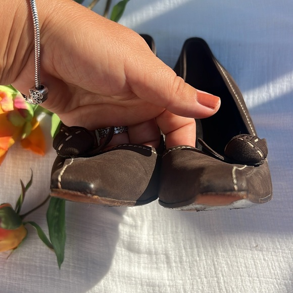 PRADA Vintage Leather Pointed Toe Pumps With Floral Buckle. Size 38.🤎 - Picture 4 of 17